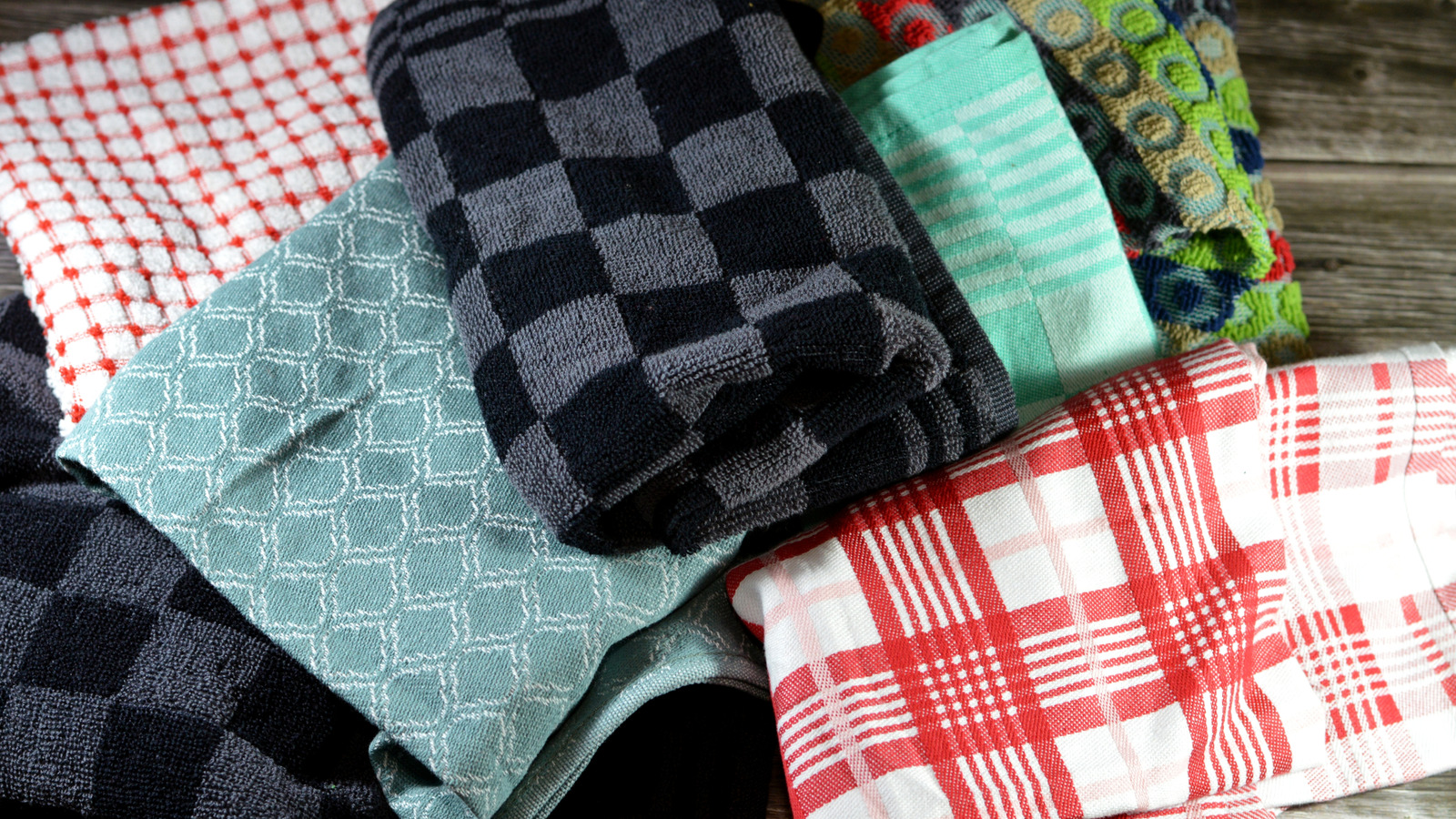 Ortak Bir İkinci El Mağazasını Kullanışlı Mutfak Havlusu Deposuna Dönüştürün