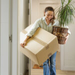 Sadece Bir Karton Kutu ve Dolar Ağacı Ağacı Kullanılarak Şık Vurgulu Bir Masa Nasıl Yapılır