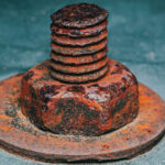 Elinizde Matkap Yok mu? Kırık Cıvataları Delmeden Nasıl Çıkarabilirsiniz?