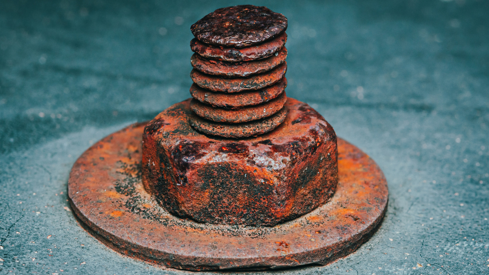 Elinizde Matkap Yok mu? Kırık Cıvataları Delmeden Nasıl Çıkarabilirsiniz?