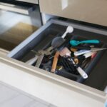Mutfak Çekmecesindeki Dağınıklığı Dahi Bir Dolar Ağacı Hilesi ile Düzenli Tutun