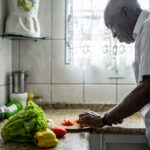 İnsanlar Neden Kömürleşmiş Bambu Kesme Tahtalarını Kullanmaya Başlamalı (Çatlaklara Elveda Deyin)