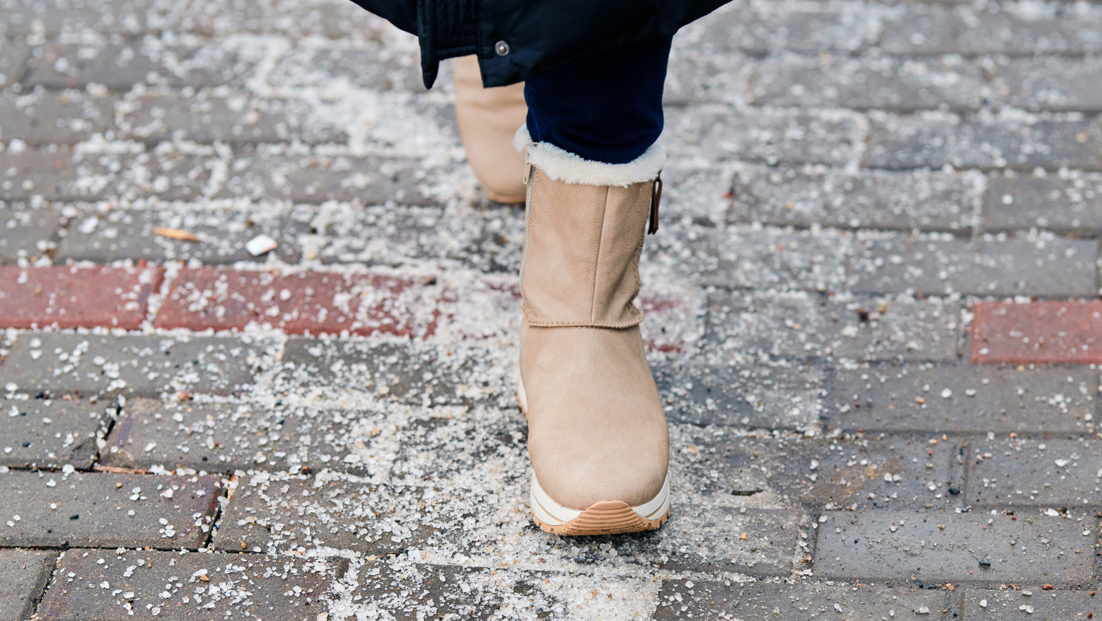 Kışlık Botlarınızdaki Tuz Lekelerini Malzemeye Göre Nasıl Çıkarırsınız?