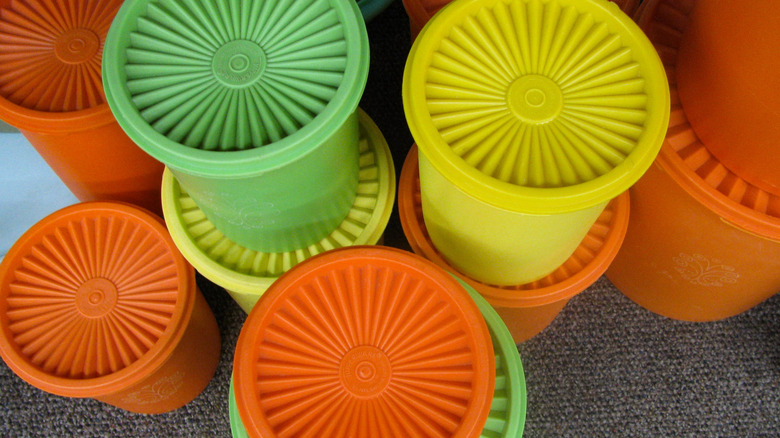 fanlı kapaklı vintage tupperware