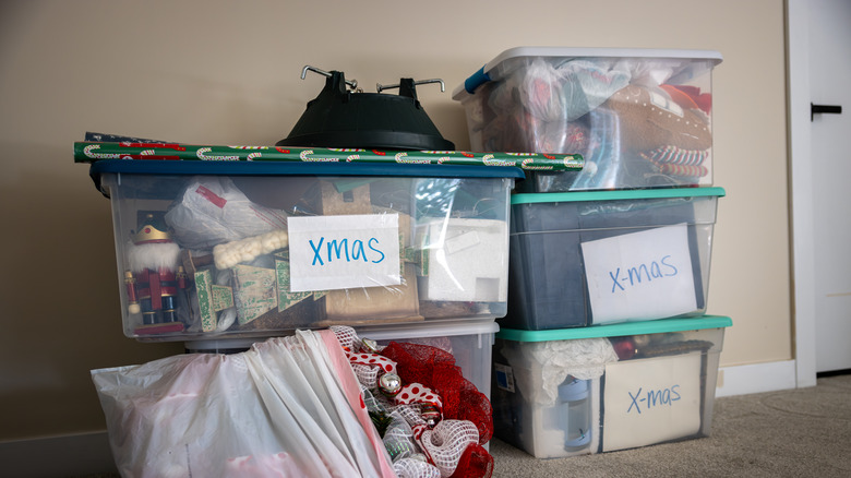 Kutularda Noel süsleri