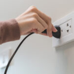 Cihazların Fişini Her Zaman Çıkarmanız Gereken 8 Durum