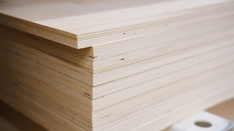 Kontrplak yığını