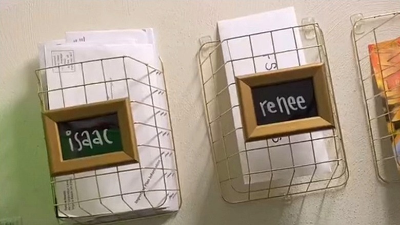 Duvardaki DIY posta kutuları