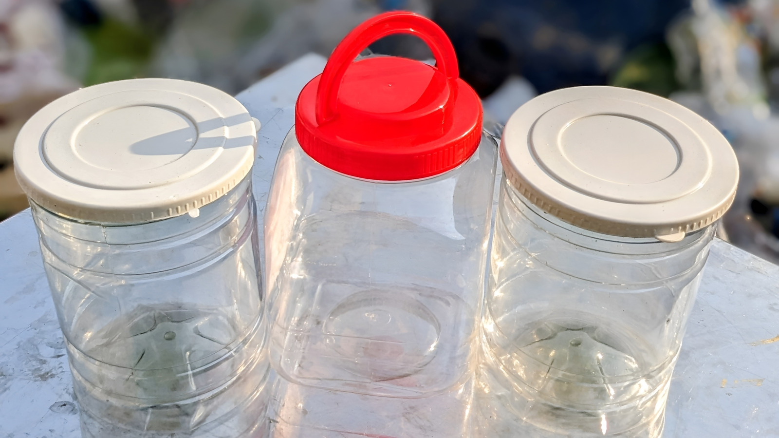 Eski Bir Plastik Kabı İlginç Bir Dönüştürerek Benzersiz Işıklı Dekora Dönüştürün