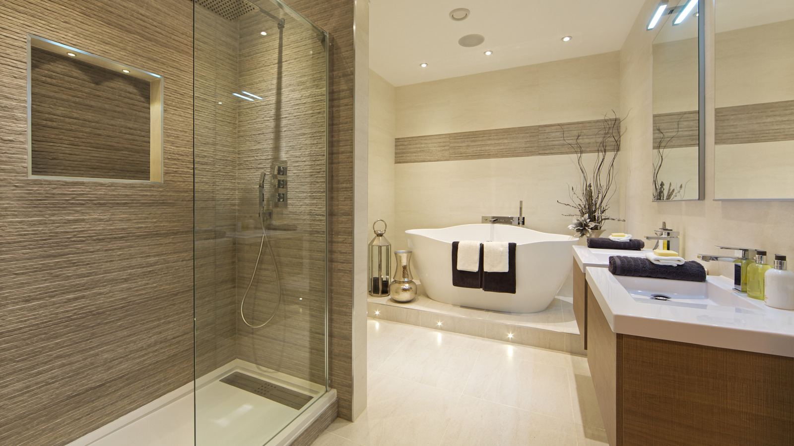 Banyo Deneyiminizi Yükseltecek 14 Lüks Duş Aksesuarı