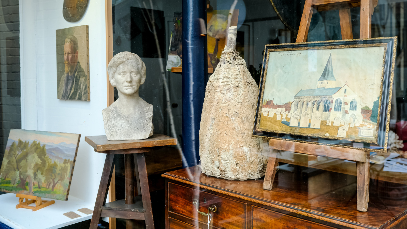 İkinci El Mağazasındaki Bir Sanat Eserinin Gerçekten Vintage Olup Olmadığını Anlamanın Kolay Yolu