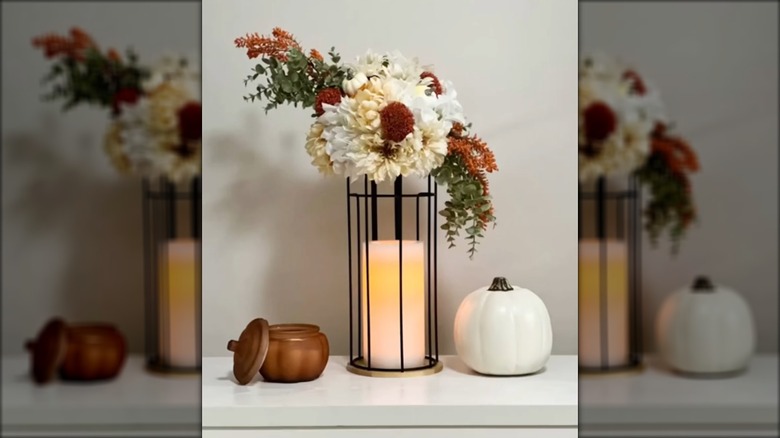 Tuvalet kağıdı tutucusundan oluşturulan fener dekoru