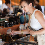 Adını Hiç Duymadığınız İkinci El Mağazası Antikaları Oldukça Değerli Olabilir