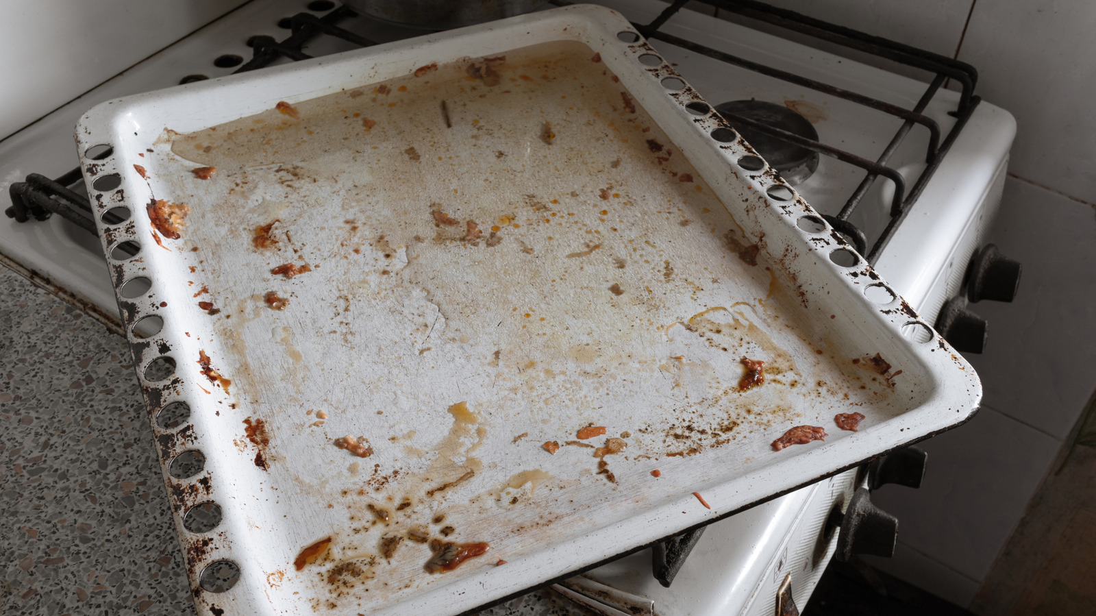 Fırın Tepsilerinizi Pırıl pırıl Temizleyen Akıllı Tuz Tüyosu