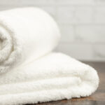 Havlularınızı Muhteşem Bir Gül Şeklinde Nasıl Katlayabilirsiniz?