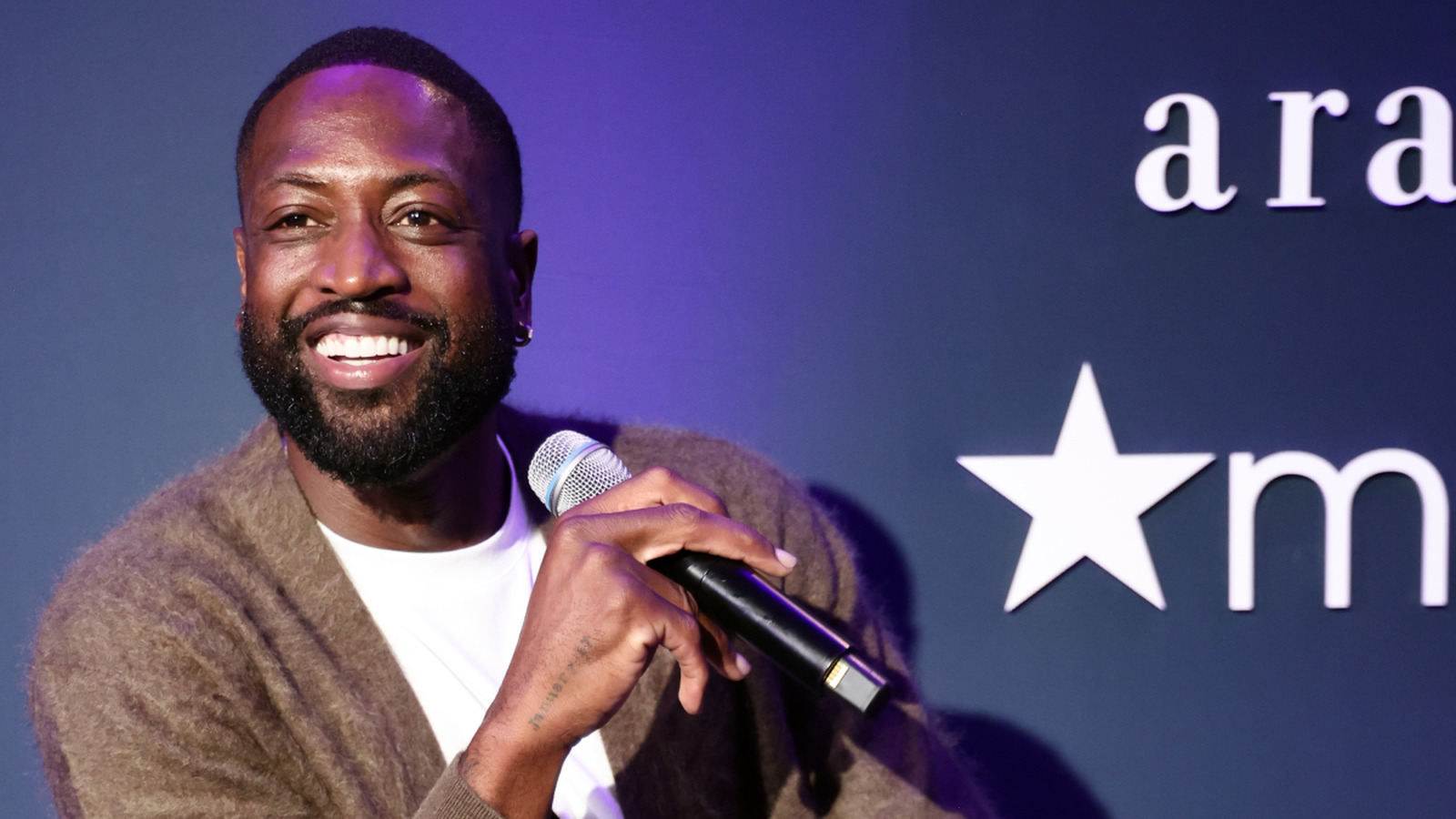 Basketbolcu Dwayne Wade'in Dolabından Esinlenen Bir Fikirle Ayakkabı Saklama Alanınızı Yükseltin