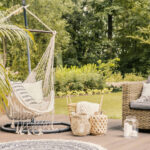 DIYer, Dolar Ağacı Kesme Tahtasını Sevimli Bahçe Dekoruna Nasıl Dönüştürdüğünü Açıkladı