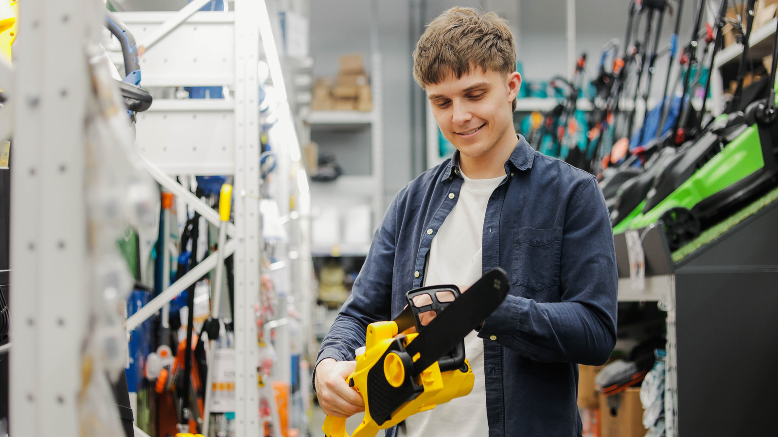 DeWalt'ın Yeni Kompakt Testeresi Yarışmanın En Hafifi mi?