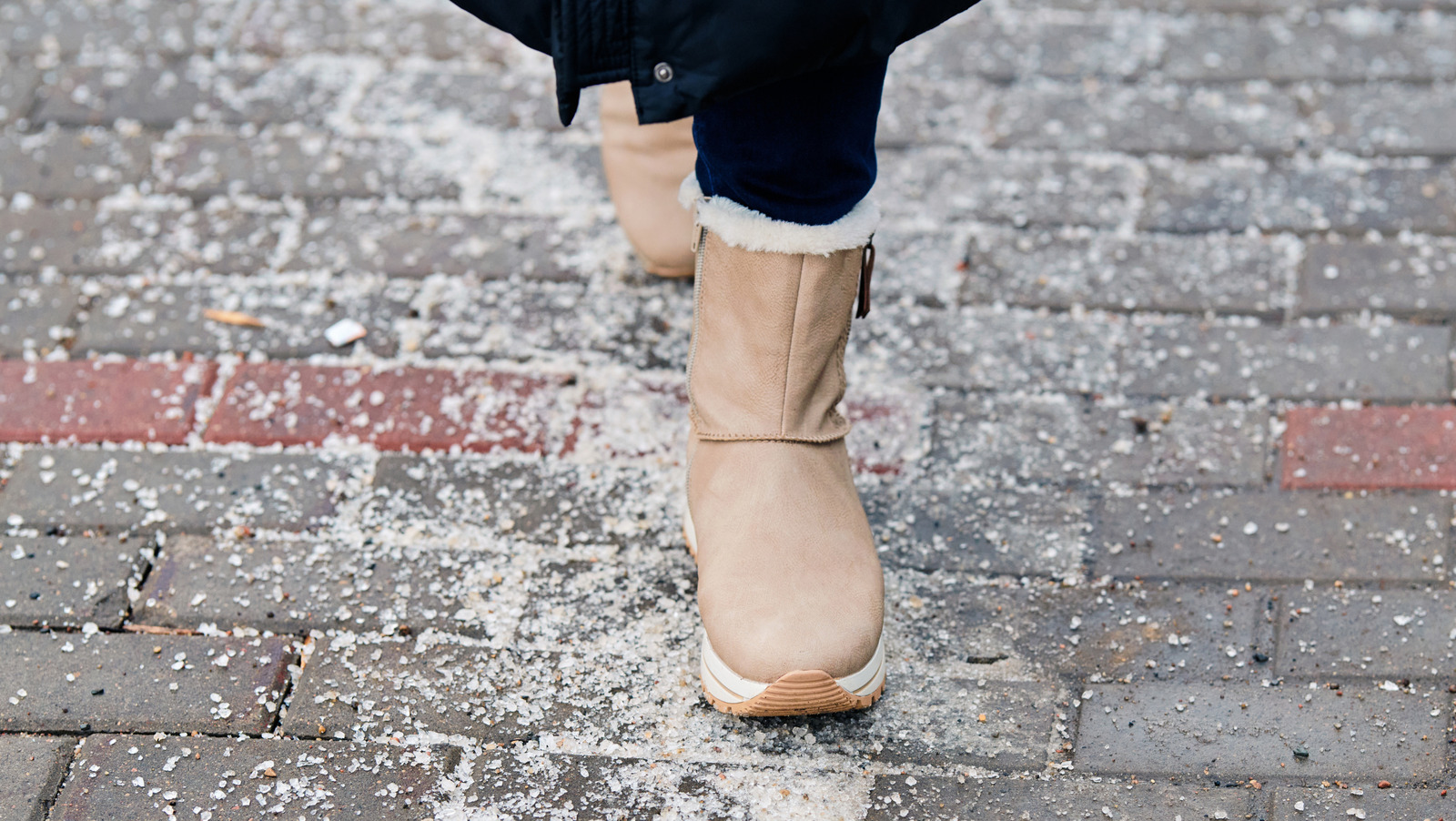 Bu Kullanışlı Mutfak Temeli ile Halınızdaki Kaya Tuzu Lekelerine Elveda Deyin