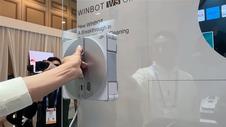 Ecovacs robotik cam temizleyici CES 2026'da sergileniyor