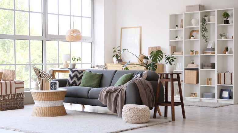 Düşünceli bir şekilde organize edilmiş bir oturma odası