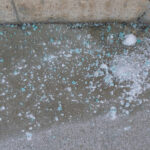 Zeminlerinize Zarar Verebilecek Buz Eritme Depolama Hatası (ve Bunun Yerine Ne Yapmalı)