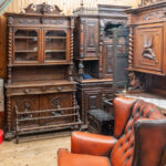 Bu DIYer'ın Dönüşümü Eski Bir Barakayı Güzel, Modern Bir Dolaba Dönüştürüyor