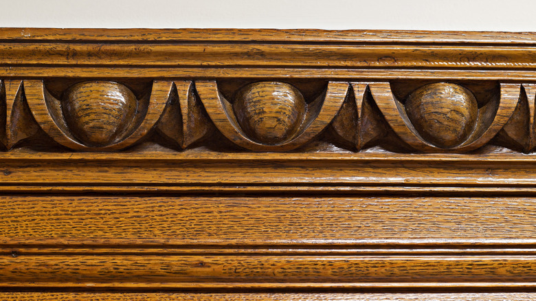 Yumurta ve dart desenli antika ahşap paneller