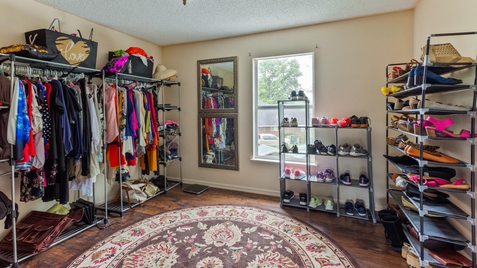 Boş Bir Odayı Hayalinizdeki Dolaba Nasıl Dönüştürebilirsiniz?