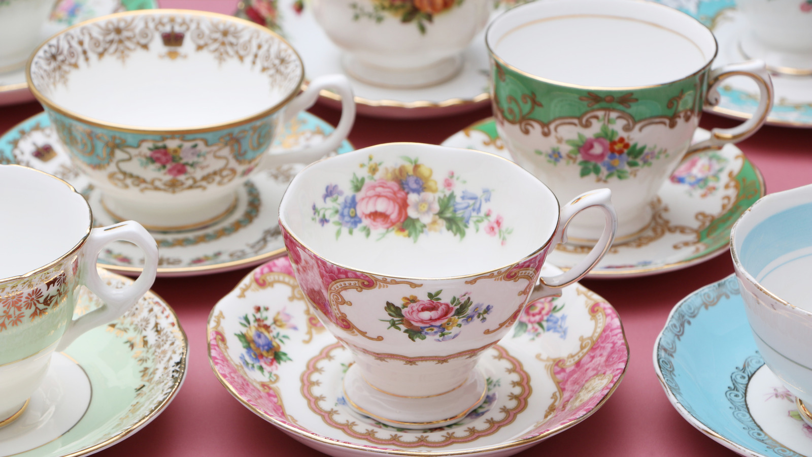 Eski Çay Bardaklarını Kullanarak Yapabileceğiniz 12 Büyüleyici DIY Saksı