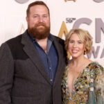 HGTV'den Ben Napier Eski Bir Ön Kapıyı Şık Bir Takı Saklama Çözümüne Nasıl Dönüştürüyor?