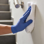 Bir Temizlik Esansiyelinin Yardımıyla Duvarlarınızdaki Çizikleri Kolayca Giderin