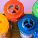 Bir Dolar Ağacı Öğesi Kullanarak Mutfak Baharatlarını Düzenli Tutmanın Basit Dahice Yolu