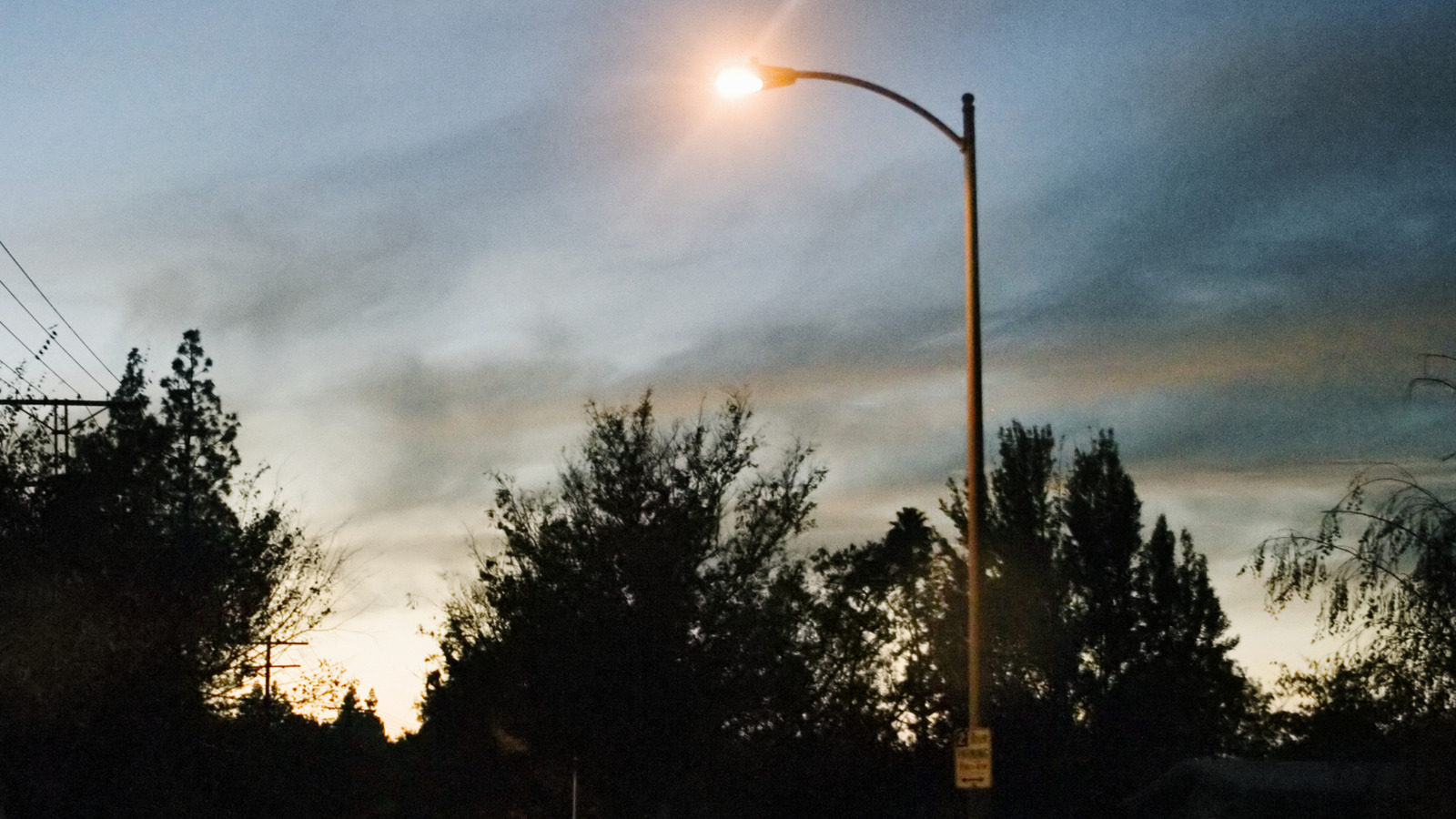 Evinizin Dışındaki Sokak Lambası Söndü mü? İşte Yapabilecekleriniz