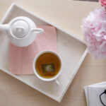 Basit bir IKEA Resim Çerçevesini Süper Şık Boho Tepsiye Dönüştürün: Sehpanız İçin Mükemmel