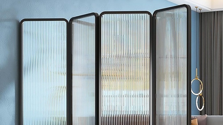 siyah yivli cam oda bölücü