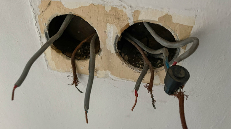 Eski ve yıpranmış kablolama