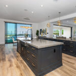 Bazı Dramatik Yetenekler İçin Mutfağınızda Tam Boy Perdelerin Çalışması Nasıl Yapılır?