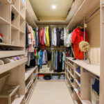 Gömme Dolabınızı Daha Büyük Hissettirecek Akıllı Bir Tasarım Hilesi