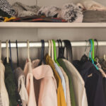 Salon Dolabına Saklamayı Durdurmanız Gereken Eşyalar