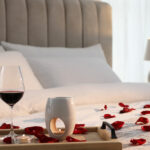 Bir Dolar Ağacı Şarap Kadehi'ni Kendin Yap ile Romantik Bir Sevgililer Günü Mumuna Dönüştürün