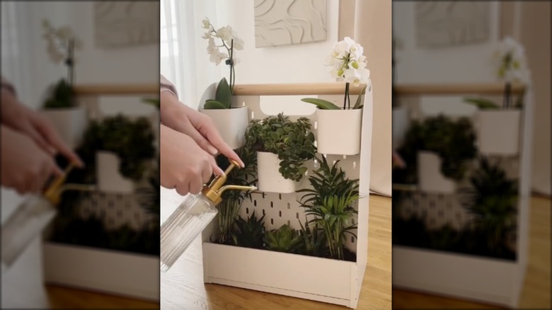 Saksı tarzındaki IKEA masa düzenleyicisi