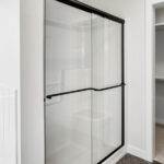 İnsanların Çerçeveli Duş Kapılarını Atmasının En Büyük Sebebi