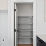 Gömme Mutfak Kilerinizi Daha Büyük Hissettirecek Aydınlatma Hilesi