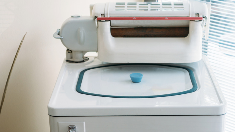 beyaz sıkma çamaşır makinesi