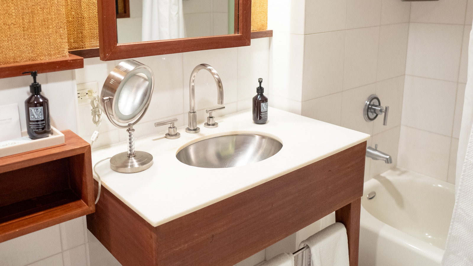 Mekanınızın Daha Dağınık Görünmesine ve Hissetmesine Neden Olan Banyo Tasarımı Hatası