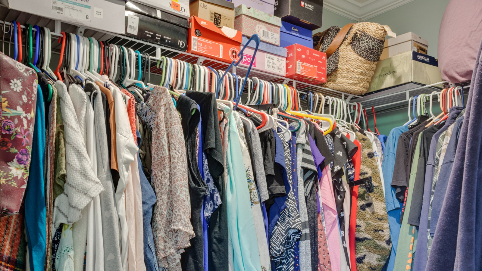 Dolabınızdaki Tel Raflar Sarkıyor mu? İşte Yardımcı Olabilecek Hızlı Bir Çözüm