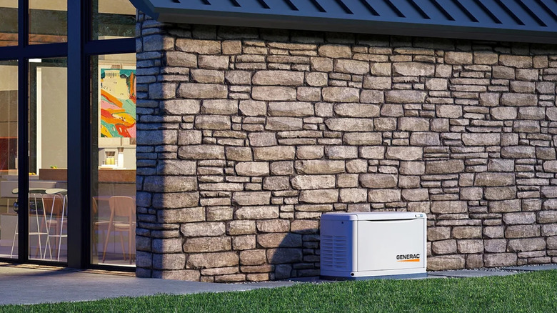Generac Guardian 10kW Ev Yedekleme Jeneratörü kalıcı olarak evin dışına sığar