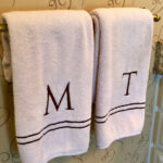 Monogramın Gücü: Evinizi Nasıl Daha Kişisel Hissettirebilirler?