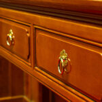 Tarihli Turuncu Tonlu Ahşabı Atmayın. İşte Modern Bir Yükseltmeyi Nasıl Vereceğiniz